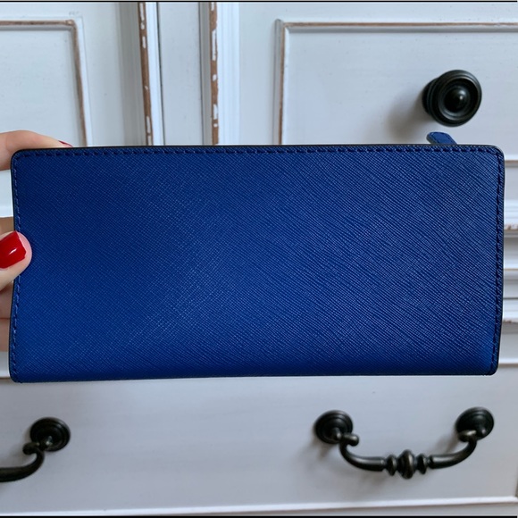 Michael Kors Slim Wallet - Picture 2 of 4